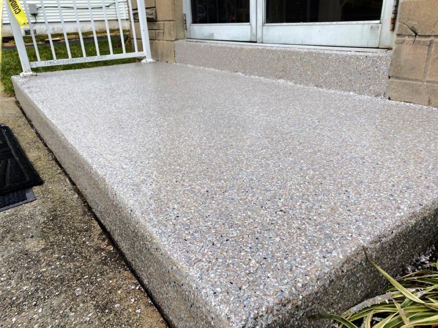 Outdoor walkway with polyaspartic flake coating